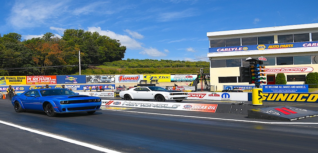 2 Challengers drag racing