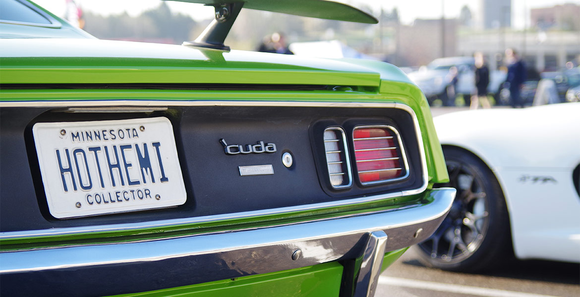 Rear end of a 'Cuda with the license plate HOTHEMI