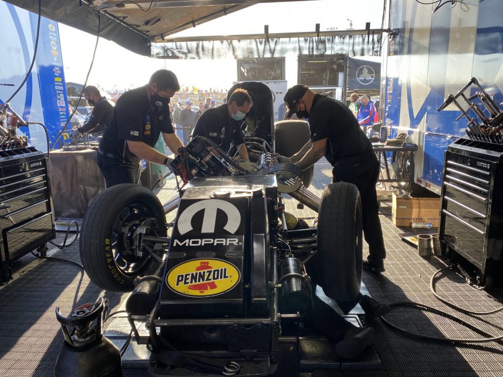 DSR crew working on a car