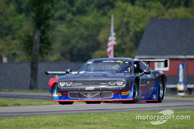 Jeff Hinkle racing his Challenger