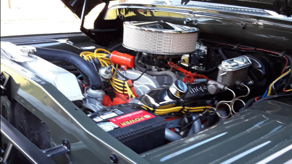 1969 Dodge W200 Power Wagon Pickup engine