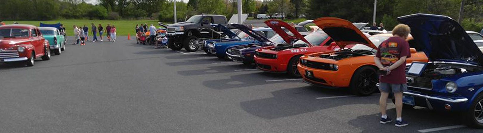 Mopar Madness of The Lehigh Valley Cruise Night