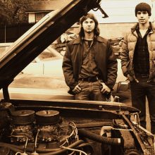 ob Hardy (left) and his HEMI-powered 1969 Dart. Born a rare H-code 383 4-speed Dart GTS, the engine was even more special, having come from a 1971 HEMI ’Cuda that had been crashed into a tree.