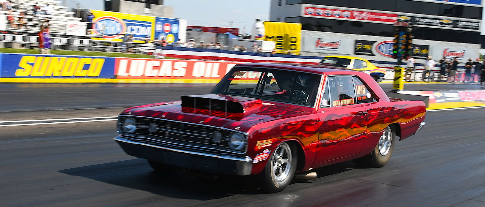 Car racing in the HEMI Challenge at US Nationals