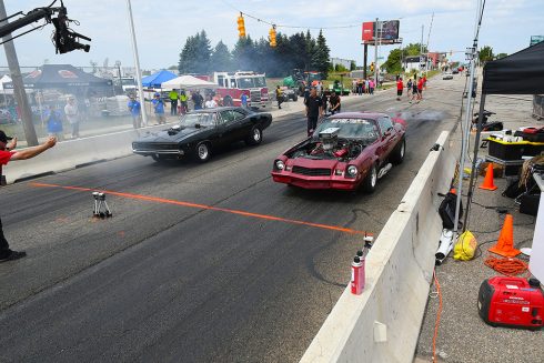 2 cars racing at Roadkill Nights