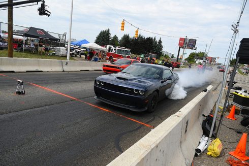 2 Challengers doing burnouts before racing at Roadkill Nights
