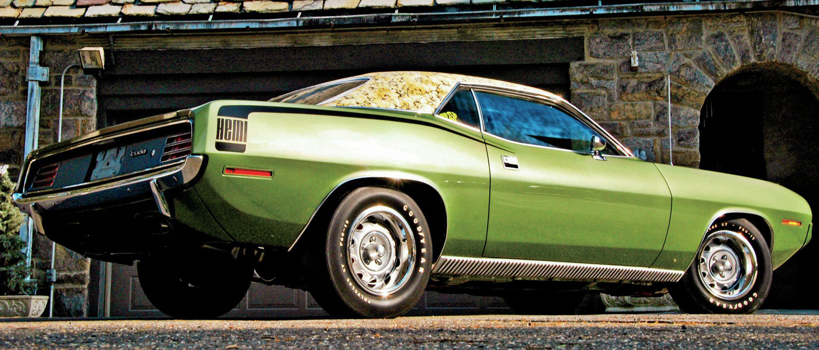 Side view of 1970 Mod-Top HEMI `Cuda.