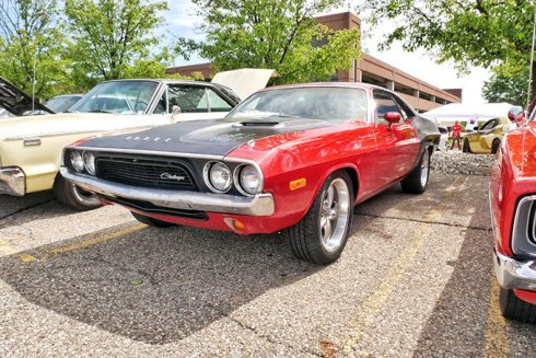 red and black dodge challenger
