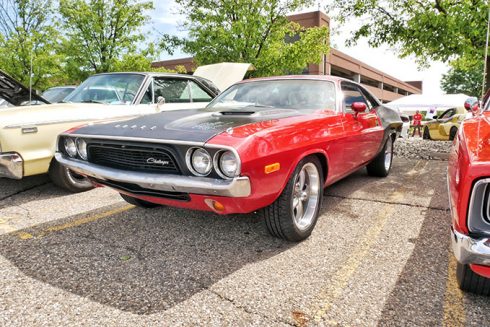 red and black dodge challenger