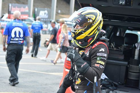 leah pritchett suiting up