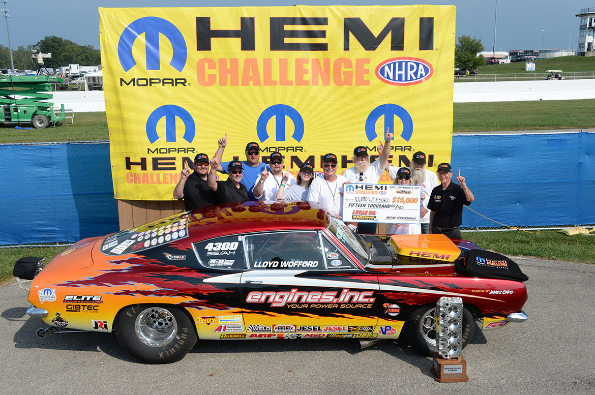 group with a trophy and large check with a vehicle