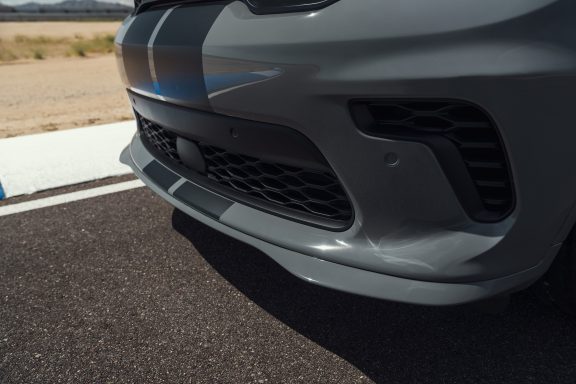 Dodge Durango SRT Hellcat: The performance improvements begin with the new front fascia design, a new chin splitter, updated engine oil cooler duct, air guide and snorkel for cold air induction
