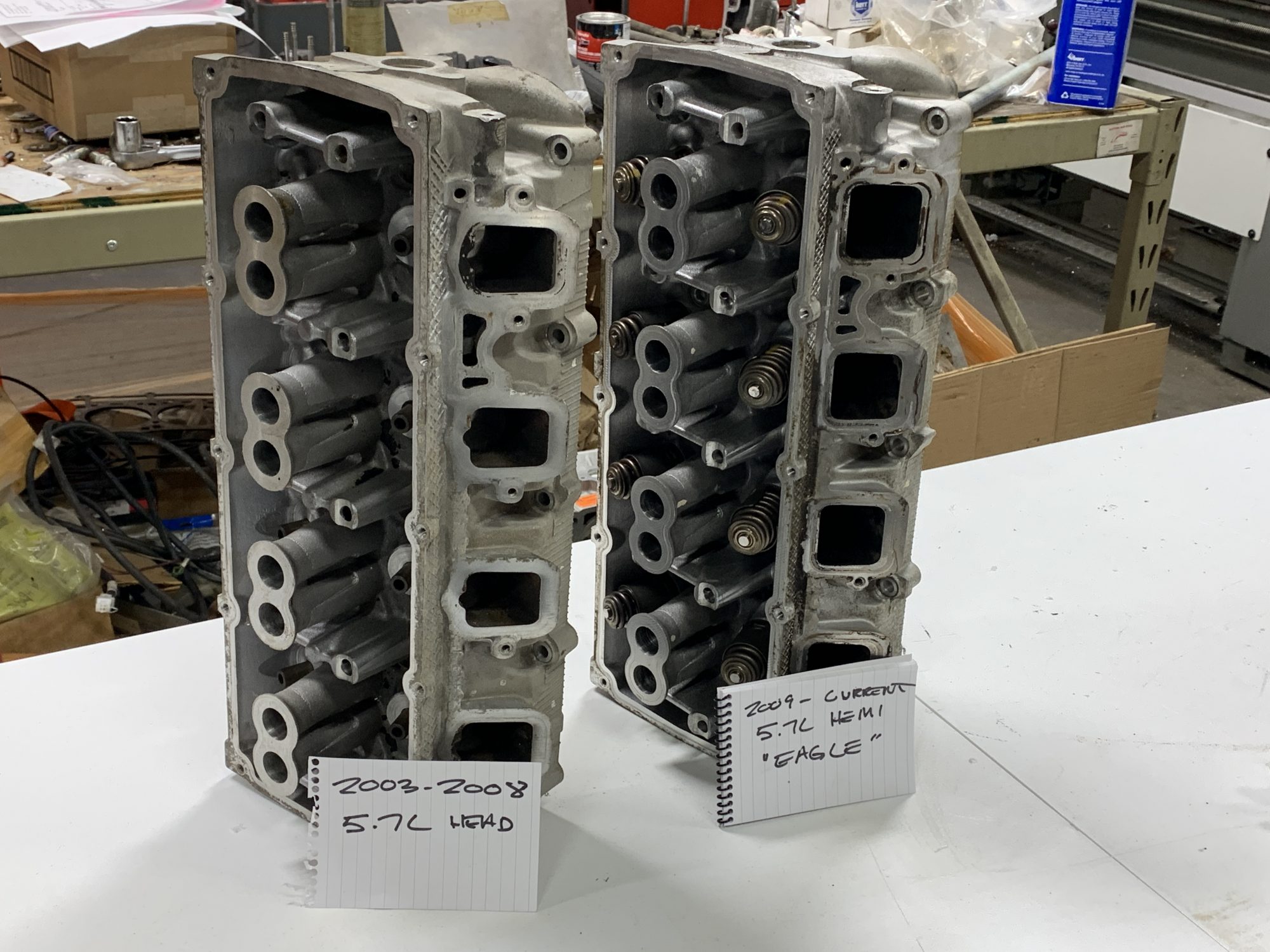 Edelbrock Cylinder Heads - Chrysler HEMI Gen III 5.7L 6.1L 6.2L 6.4L