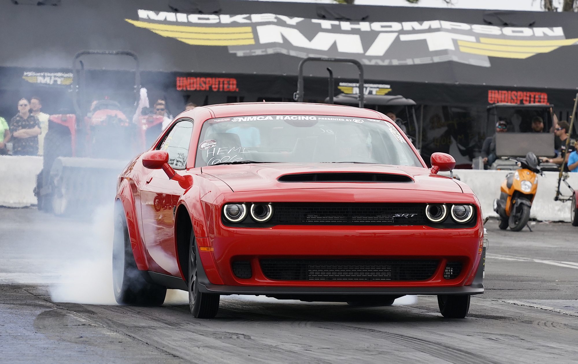 Dodge Challenger drag racing