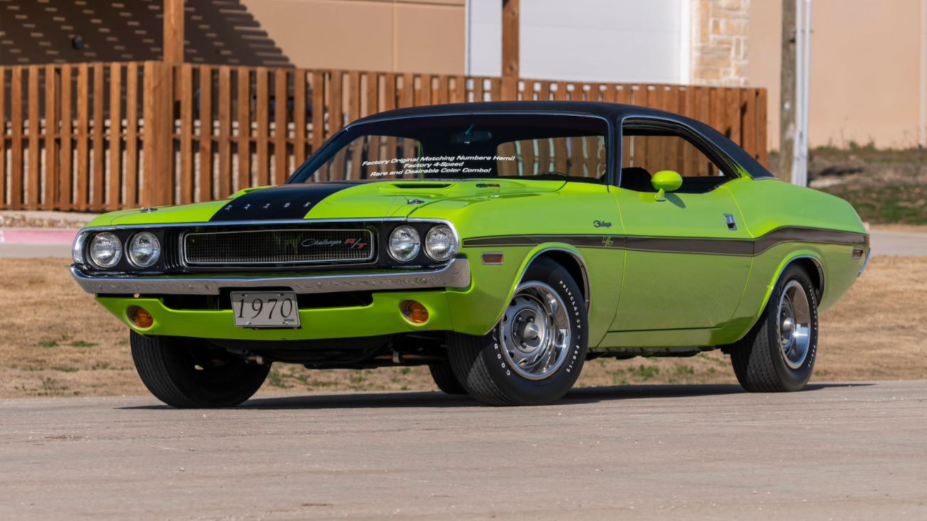 1970 Dodge HEMI Challenger R/T with black stripes