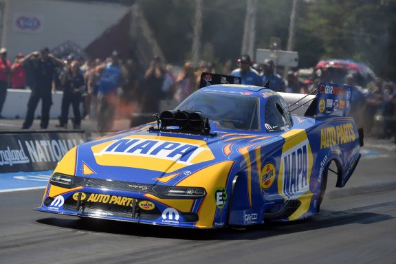 Ron Capps drag racing
