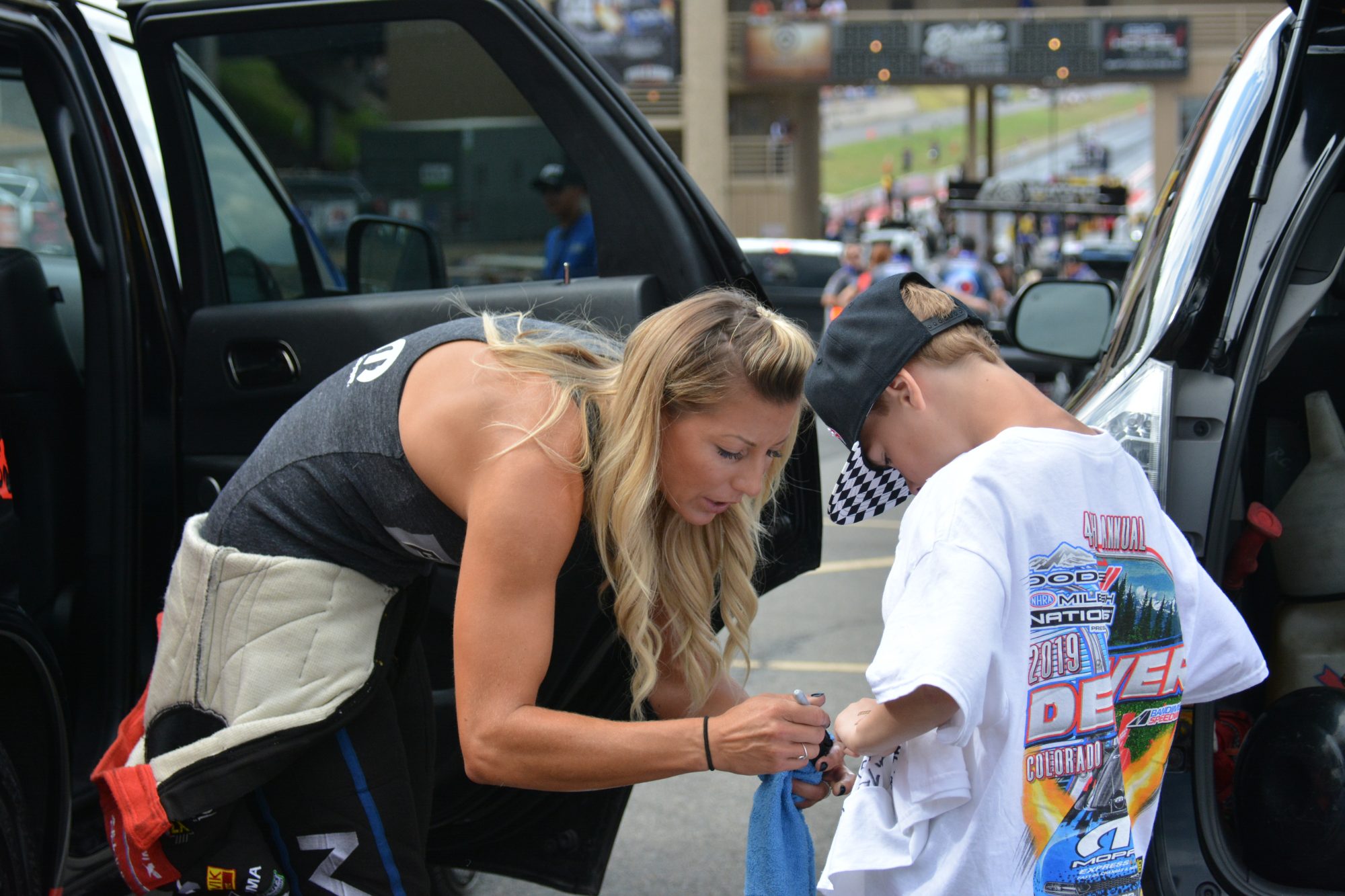 Leah Pruett signing a shirt