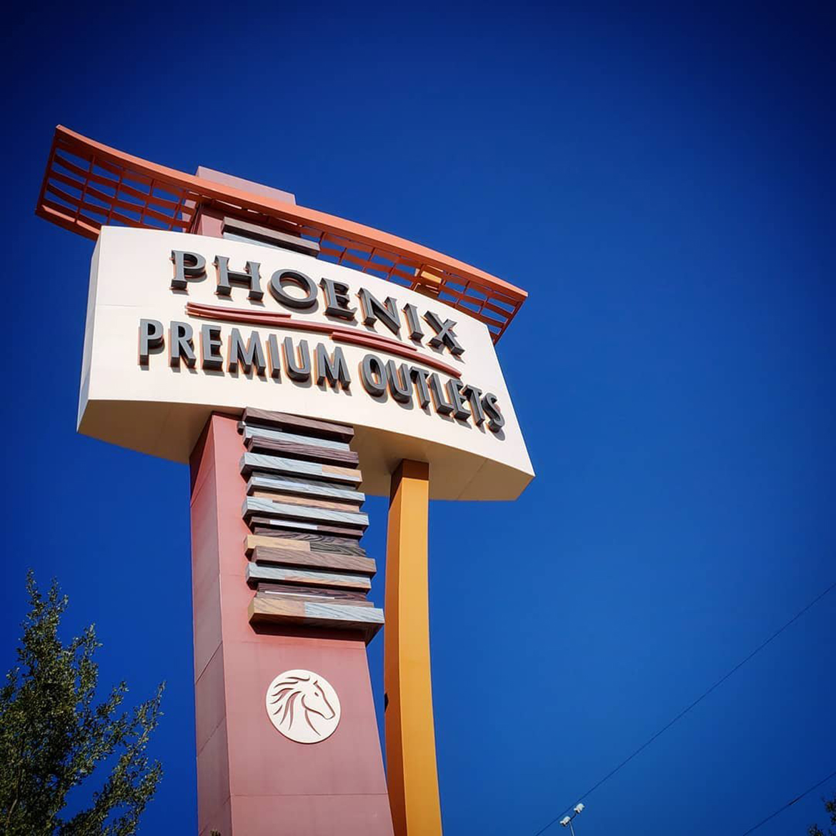 Phoenix Premium Outlets sign