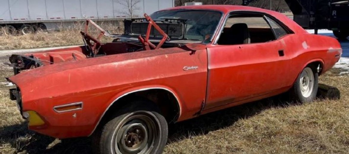 abandoned 70 Dodge Challenger