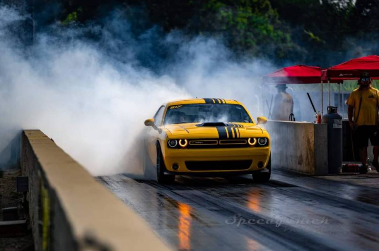 car drag racing