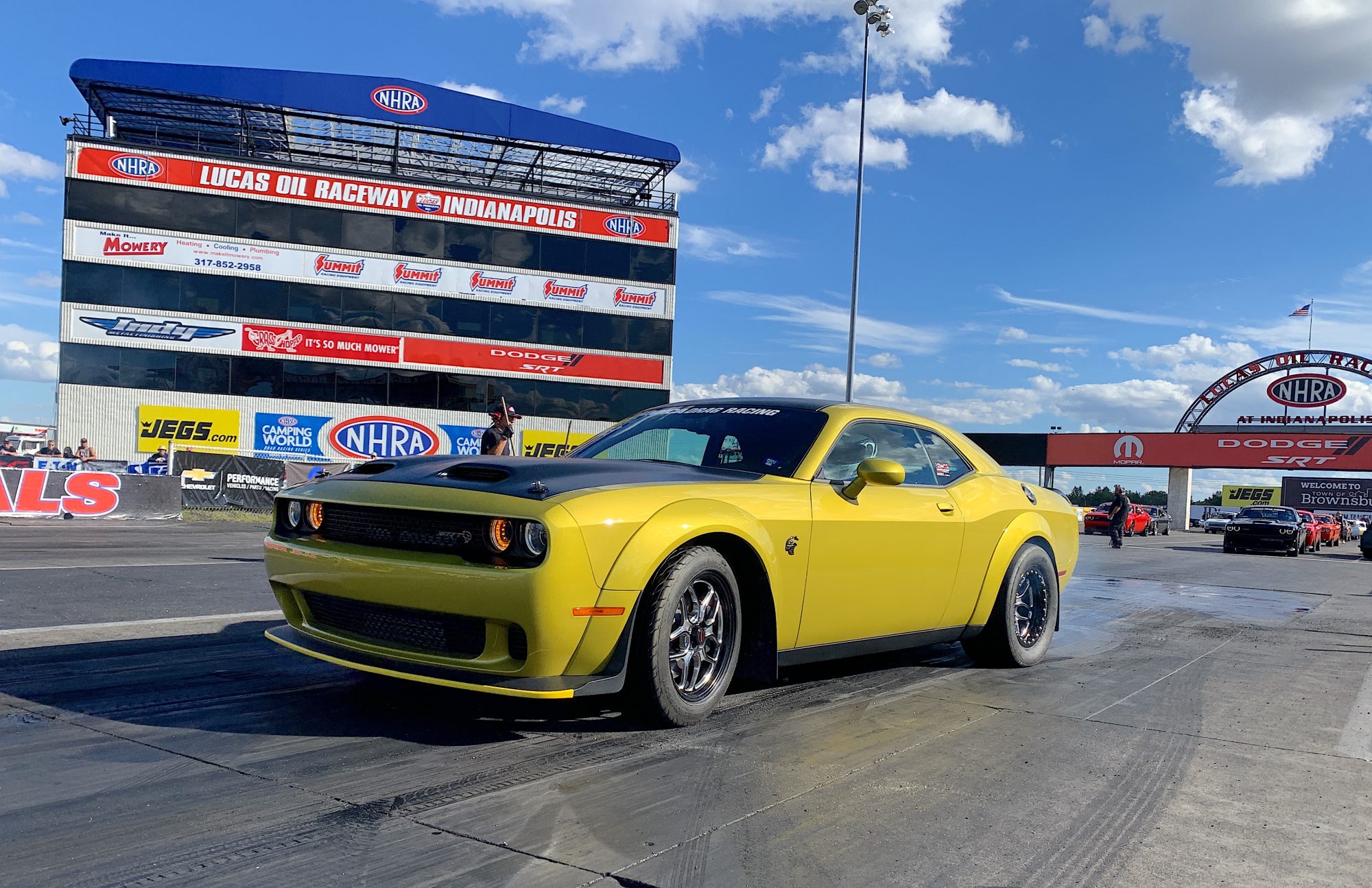 Dodge Hellcat drag racing