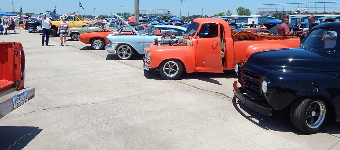 Mopar vehicles lined up for a car show