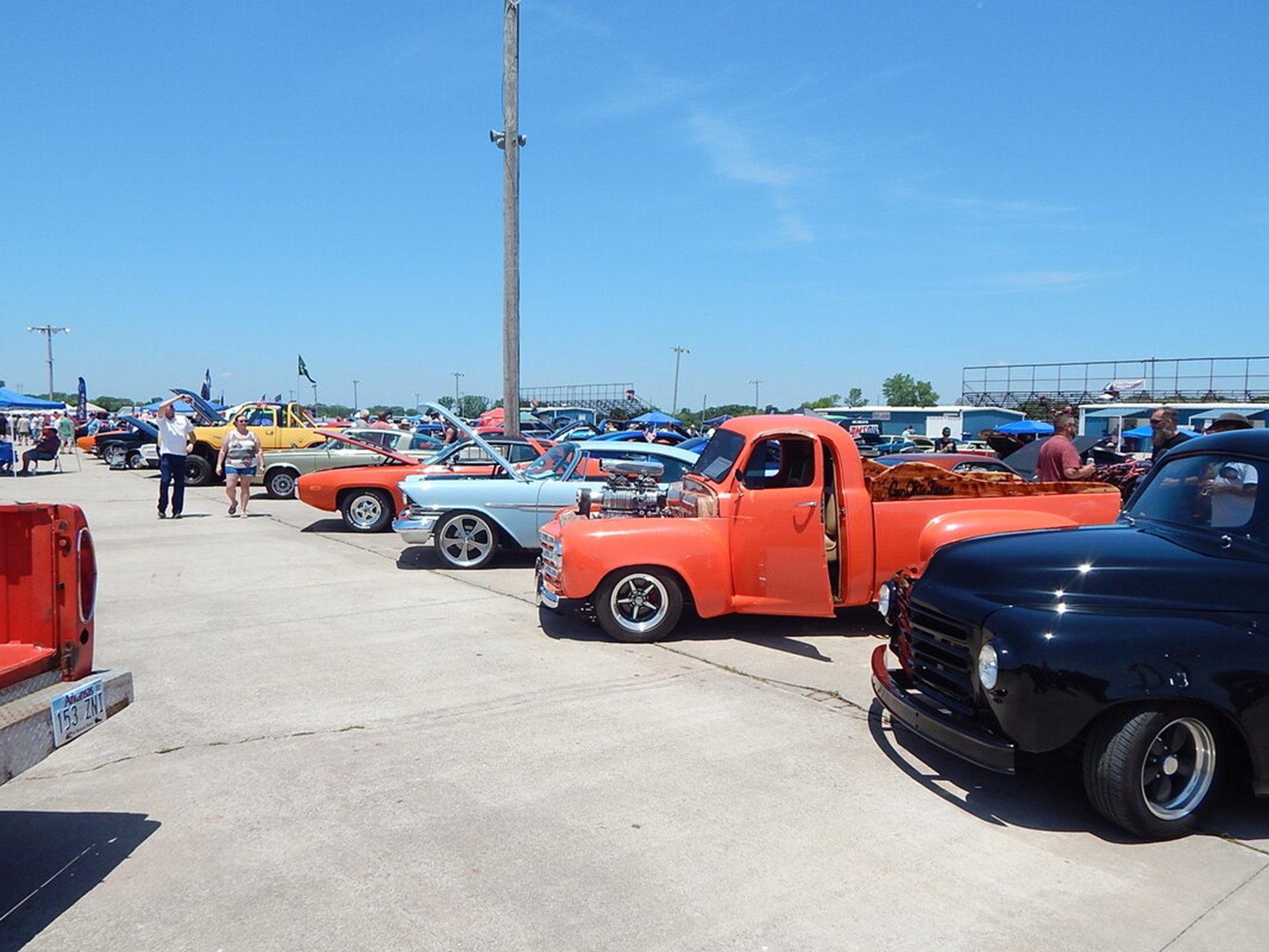 Mopar vehicles lined up for a car show