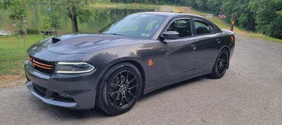 Daily-Driven Dodge Charger SXT AWD Runs Steady 11s with V6 Power
