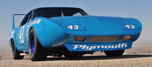 A NASCAR Legend &#8211; HEMI<sup>&reg;</sup> Superbird!