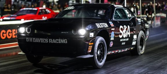 Challenger Drag Paks Blaze the Strip at the D H Davies Racing Factory Stock Classic!