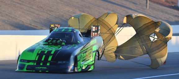 TSR Dodge//SRT<sup>&reg;</sup> NHRA Funny Car Driver Hagan Advances to Vegas Semifinals, Maintains Points Lead;  Teammate Pruett Third in Top Fuel Points After Close First-round Exit