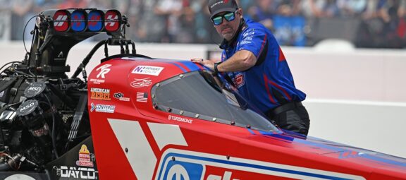 Return to the Strip: Tony Stewart Racing Reloads for Route 66 Nationals